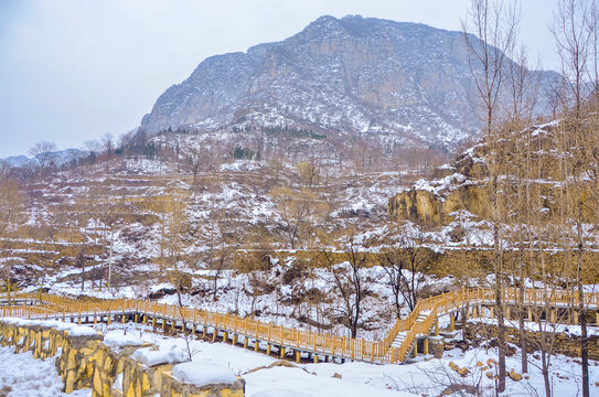 雪中栈道