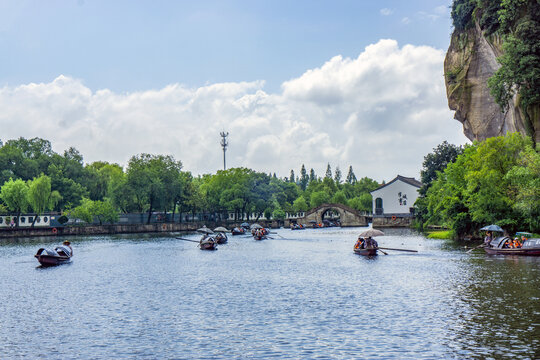 绍兴东湖景区乌篷船