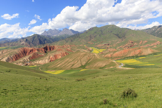 祁连县卓尔山风光