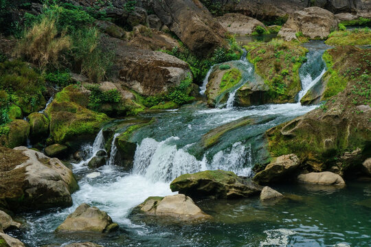 高山流水小瀑布