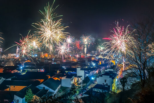 磐安榉溪村古村落烟花夜景风光