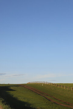 草原和蓝天