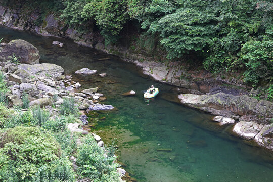 小溪漂流