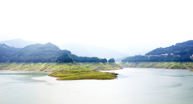 高山湖泊自然风光