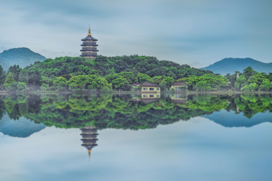 浙江省杭州市西湖风光雷峰塔