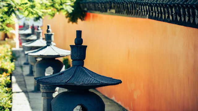 西昌大石板村灵鹰寺建筑灯塔