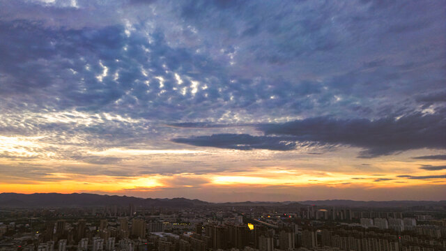 宁波海曙城西台风前夕阳天空