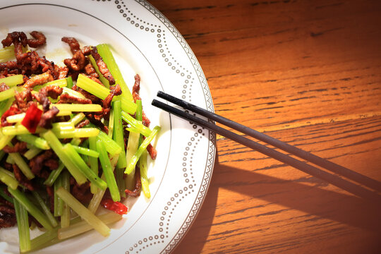 芹菜肉絲