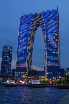 苏州东方之门夜景