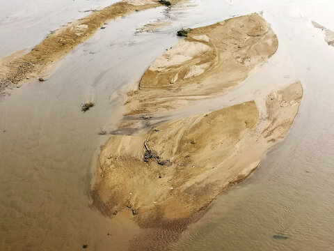 河流沙滩