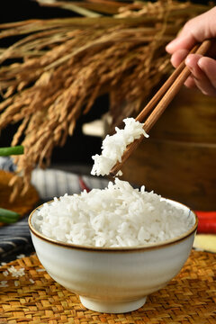 一碗煮好的米饭