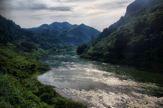 青山绿水美丽中国