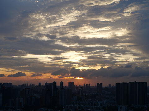 城市晚霞天空