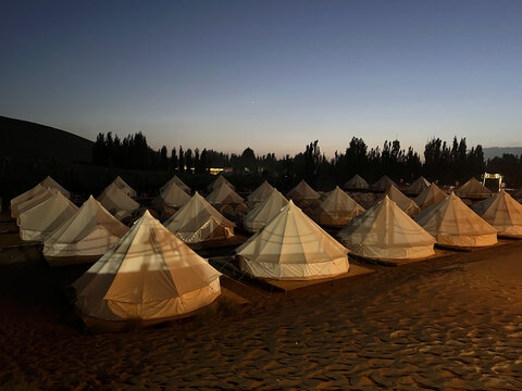 鸣沙山渡假沙漠帐篷