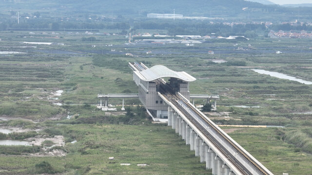 青岛轻轨11号线鳌山湾站