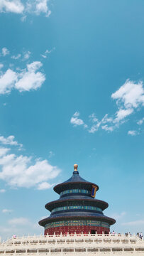 北京蓝色天空下的天坛建筑