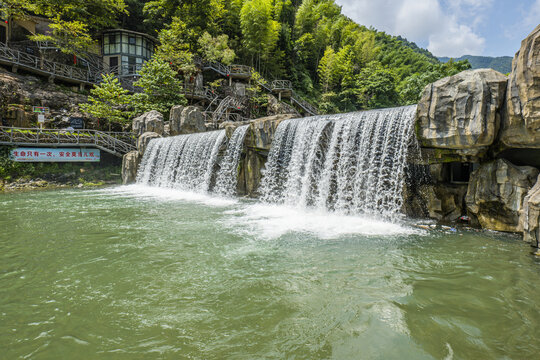 山涧溪流瀑布