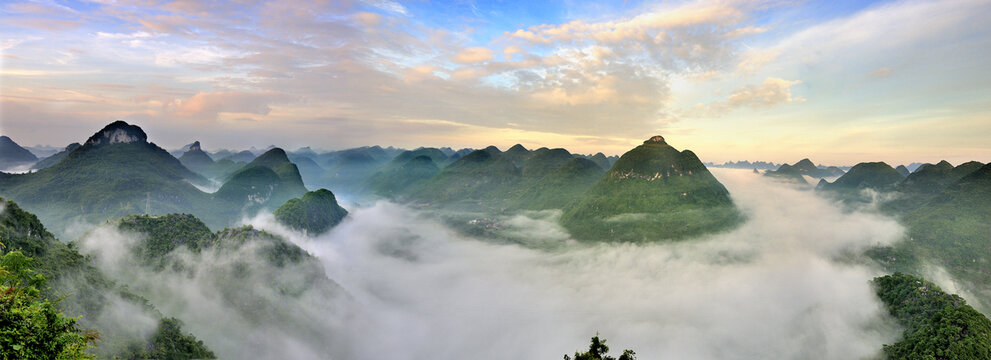 自然山峰河流景观