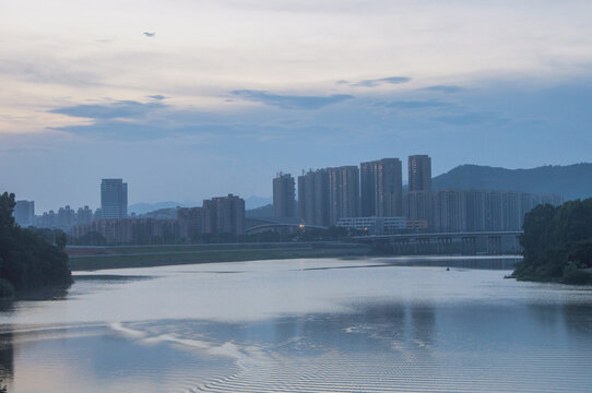 城市与河流