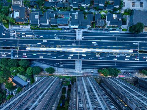 城市高楼公交站城市道路