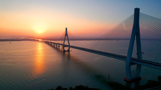 跨海大桥日落洪鹤大桥