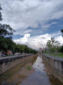 河水退潮