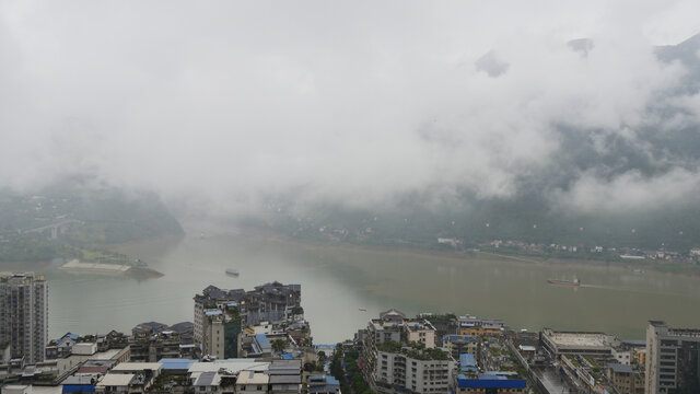 雨后出现大雾天气