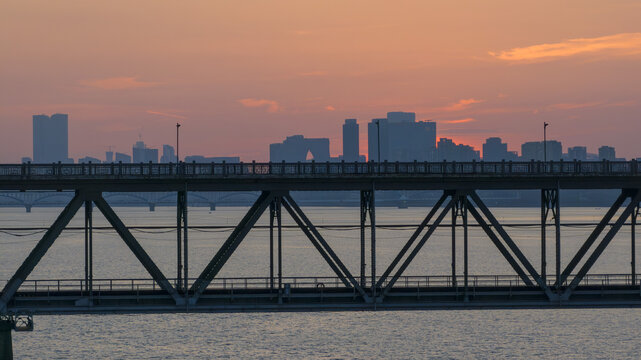 杭州钱塘江大桥沿岸风光