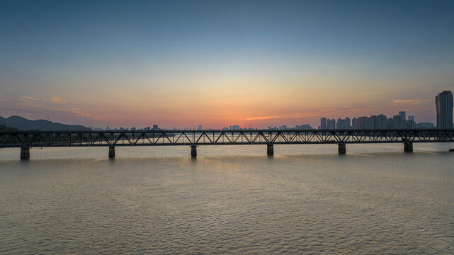 杭州钱塘江大桥沿岸风光航拍