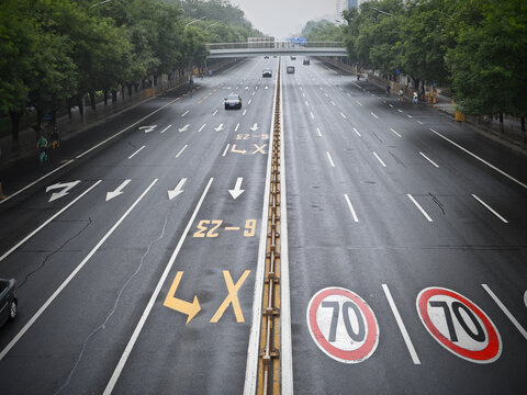 道理路上的交通标志