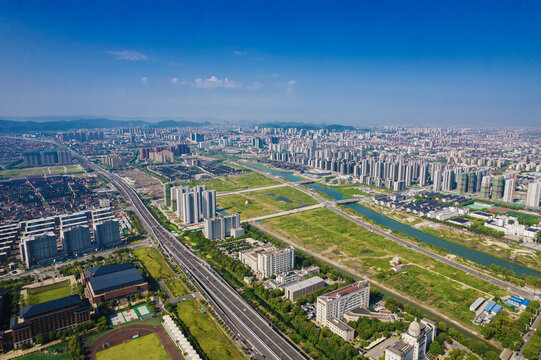 慈溪胜陆高架与城市天际线