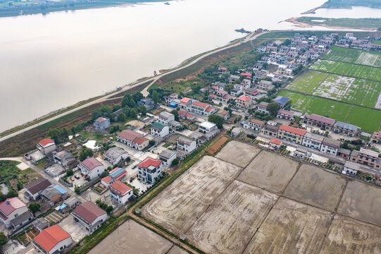 航拍湖南岳阳湘阴田野和湘江