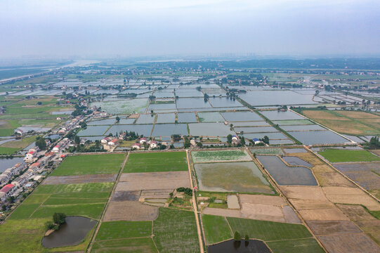 航拍湖南岳阳湘阴田野和湘江