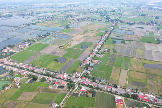 航拍湖南岳阳湘阴田野和湘江