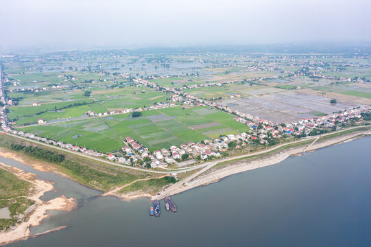 航拍湖南岳阳湘阴田野和湘江