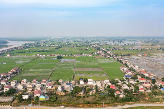 航拍湖南岳阳湘阴田野和湘江