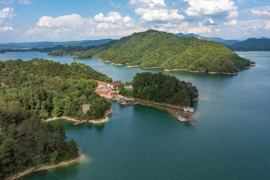 航拍湖南岳阳岳阳县铁山水库