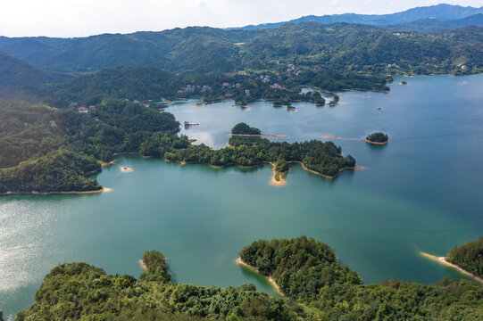 航拍湖南岳阳岳阳县铁山水库