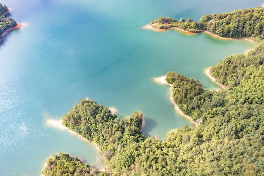 航拍湖南岳阳岳阳县铁山水库