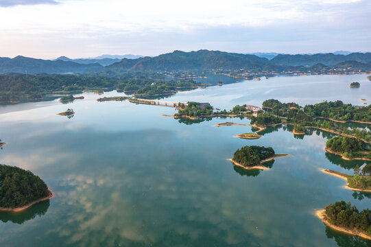 航拍湖南岳阳岳阳县铁山水库