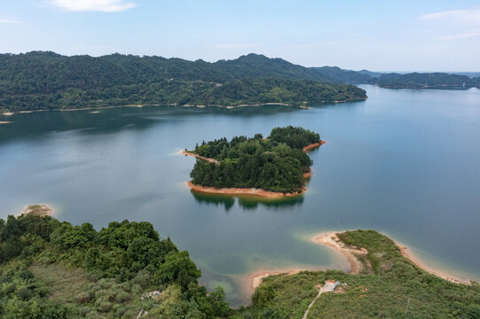 航拍湖南岳阳岳阳县铁山水库