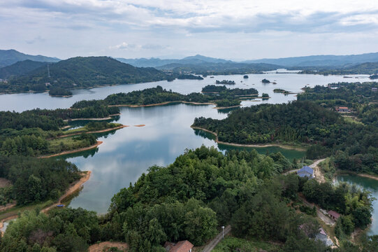 航拍湖南岳阳岳阳县铁山水库