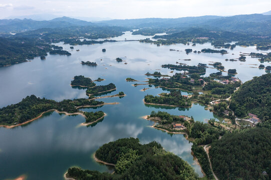 航拍湖南岳阳岳阳县铁山水库