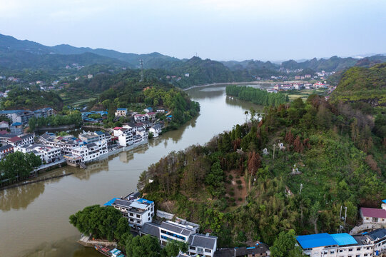 航拍湖南怀化溆浦思蒙碧水丹霞