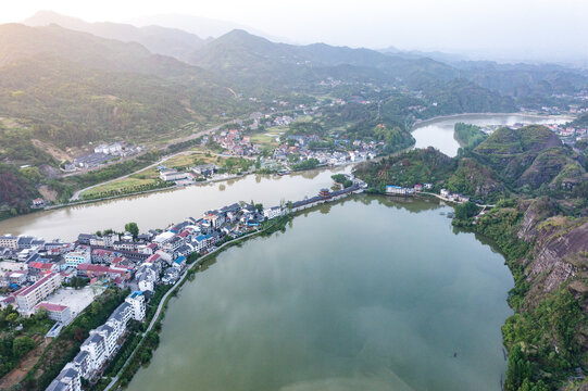 航拍湖南怀化溆浦思蒙碧水丹霞