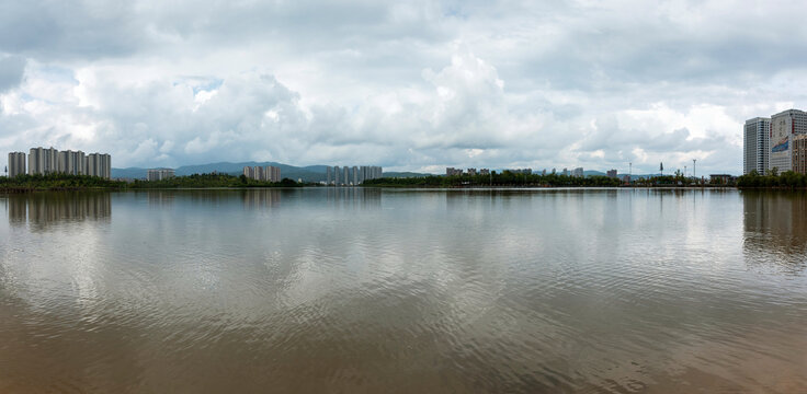 楚雄水天一色城市风景