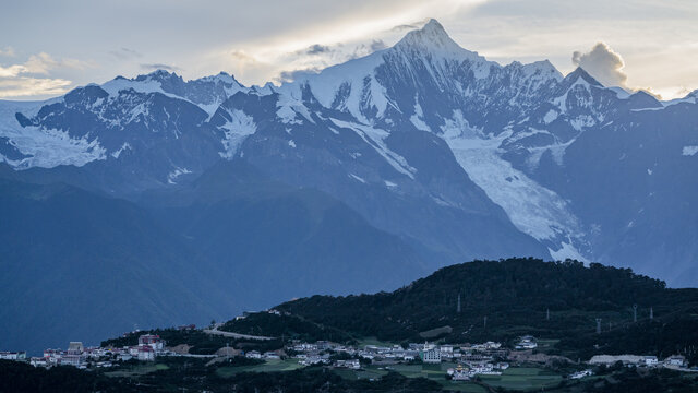 云南迪庆州德钦梅里雪山风景