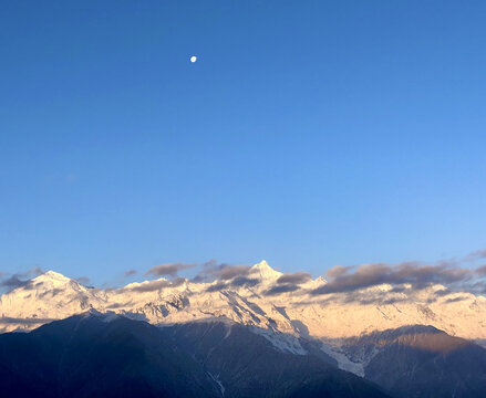 雪山明月