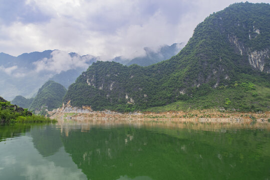 水库湖泊倒影