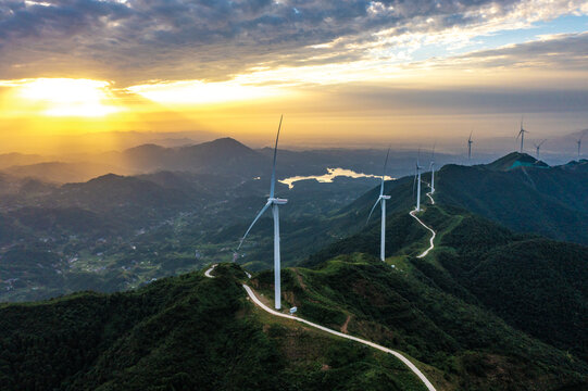 航拍湖南长沙宁乡古山峰风电场